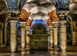 Po co jest komora dekompresyjna w kominku?