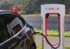 Czy Tesla ma olej w silniku?