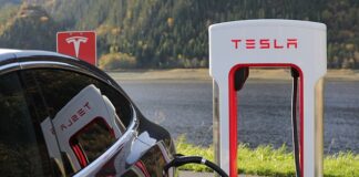 Czy Tesla ma olej w silniku?