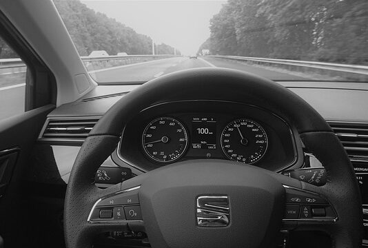 Co to jest tempomat z ogranicznikiem prędkości? Co to jest tempomat z ogranicznikiem prędkości?