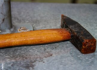 Z czego trzonek do Młotka? Z czego trzonek do Młotka?