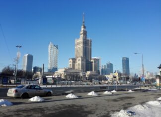 Czy w Polsce są salony Tesli? Czy w Polsce są salony Tesli?