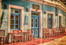 Jakie krzesła do małej jadalni?