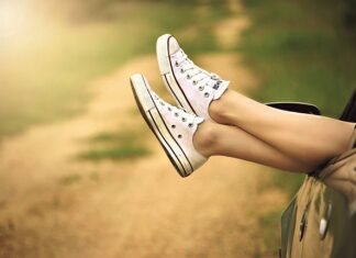 Czy samochód bez przeglądu może stać na parkingu?