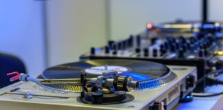 Co oznacza kontrolka czerwony kluczyk?