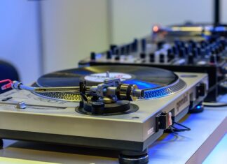 Co oznacza kontrolka czerwony kluczyk?