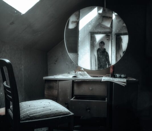 Jak uzyskać efekt lustra na lakierze? Jak uzyskać efekt lustra na lakierze?