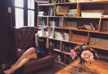 Czy kółka od fotela rysują panele?