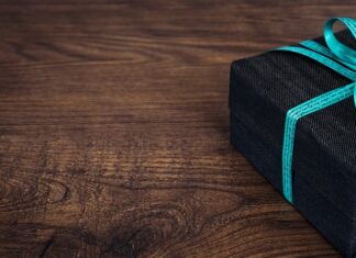 Jak zapakować bardzo duży prezent w papier?