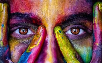 Czy farba kredowa brudzi?