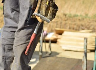 Jak używać młotka geologicznego?