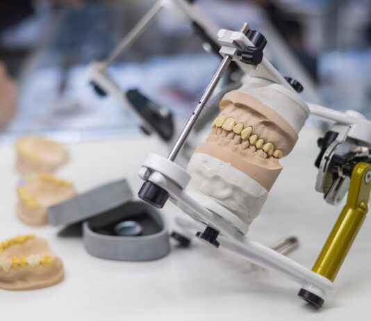 Nowoczesne implanty zębowe w służbie pięknego uśmiechu Nowoczesne implanty zębowe w służbie pięknego uśmiechu