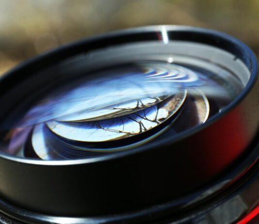 Obiektywy fotograficzne – jaki model wybrać na start?